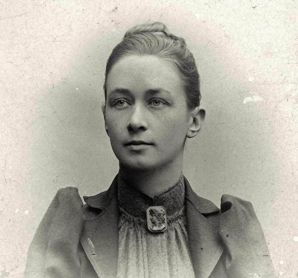 Hilma af Klint, portrait photograph published in 1901 by an unknown photographer (Wikimedia Commons)